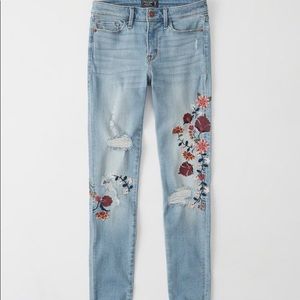 Abercrombie Harper Embroidered low rise ankle